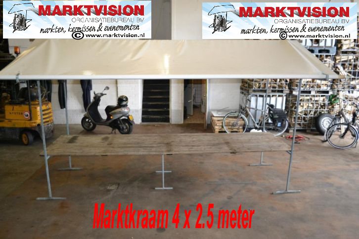 Productfoto van een marktkraam met overkapping